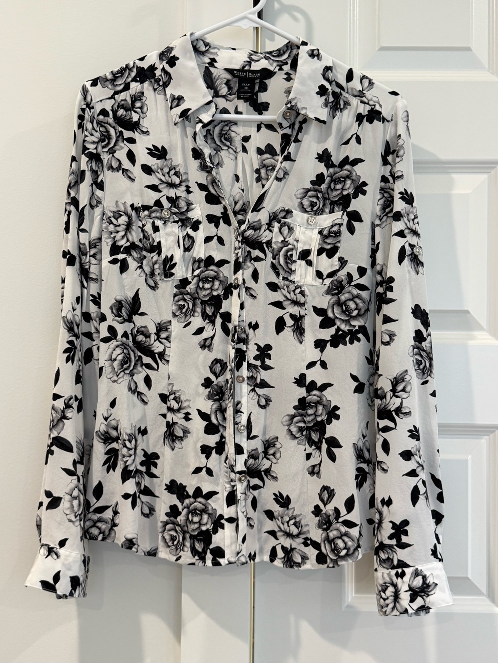 White House Black Market Black and White Floral Button-Up Shirt 100% SILK